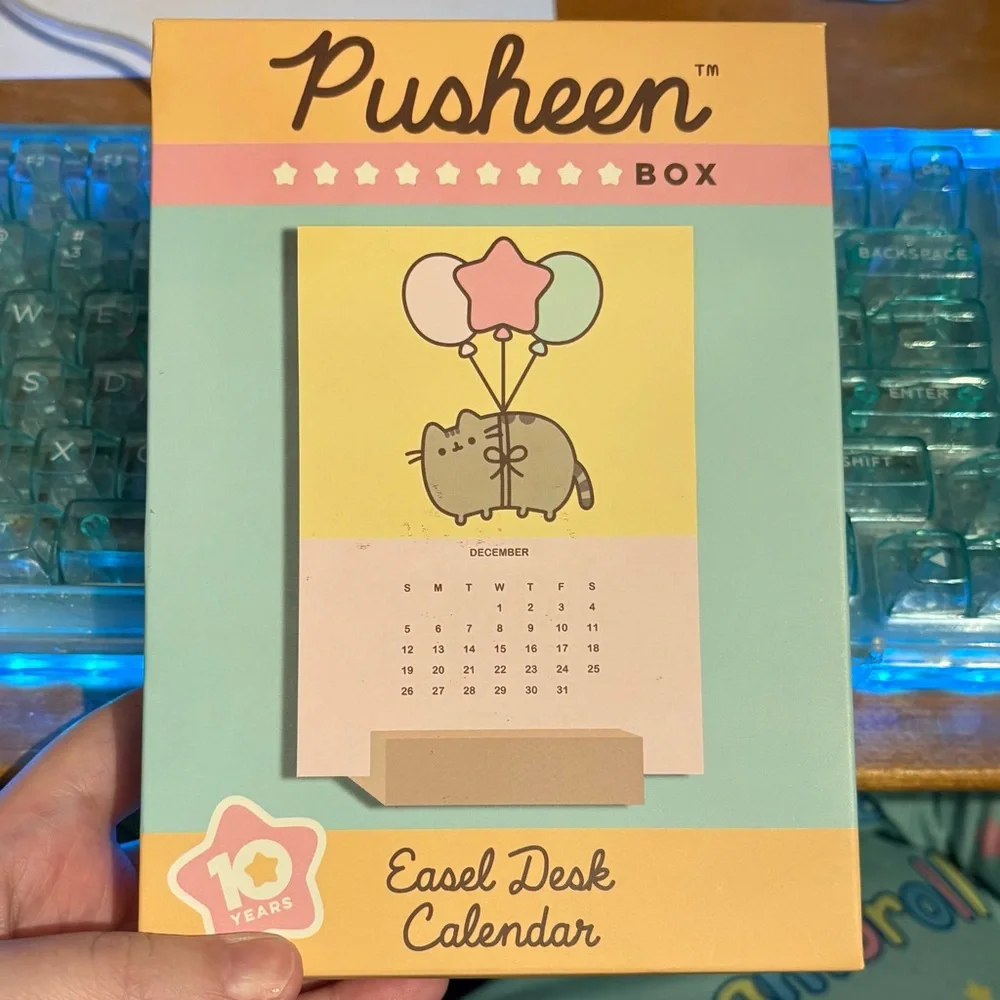 Pusheen Box Winter 2020 Exclusive 2021 Easel Desk Calendar New in box NIB
